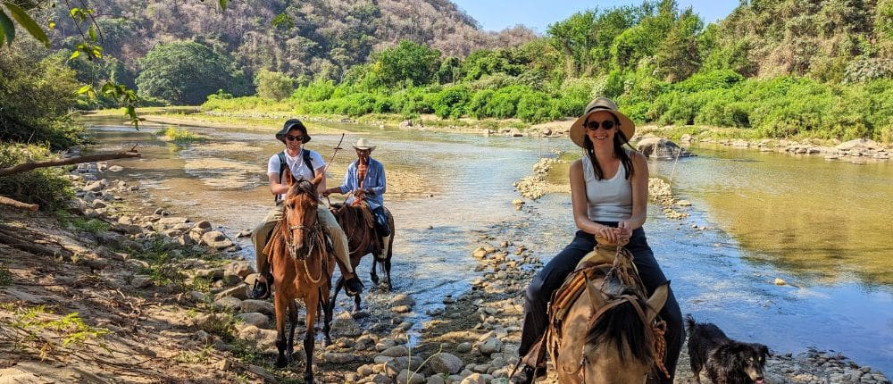 foto-banner3 crossing river by horse